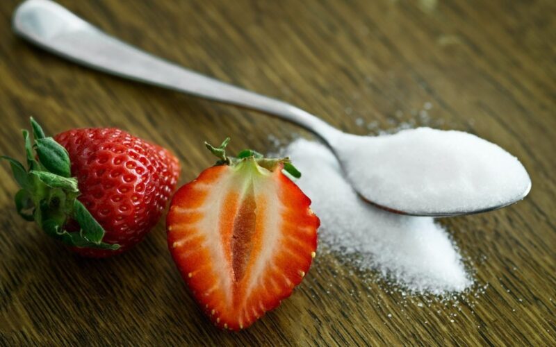 Kaitan konsumsi gula dengan jerawat menurut para ahli