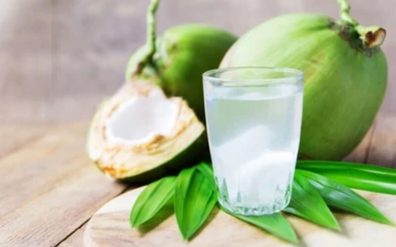 Lima manfaat kesehatan dari konsumsi air kelapa
