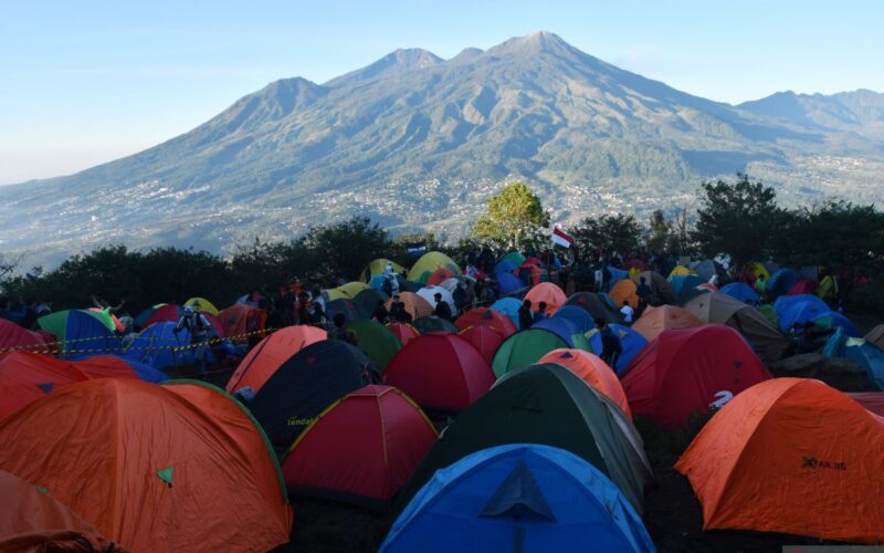 Jenis-jenis tenda untuk camping beserta kapasitasnya