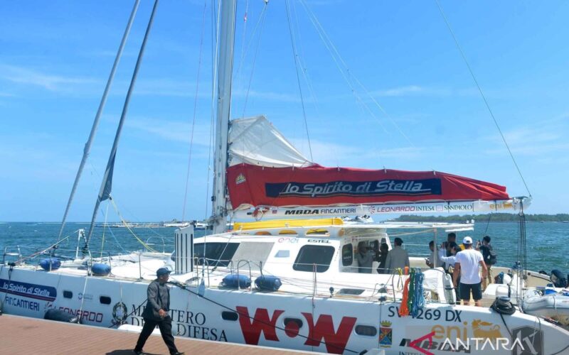 Kapal Lo Spirito Di Stella berbendera Italia singgahi Bali