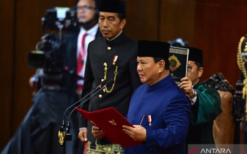 Makna balutan busana adat Ujung Serong di pelantikan Prabowo-Gibran