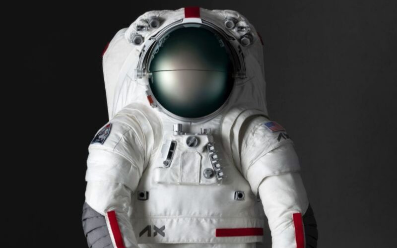 Prada rancang baju astronaut bersama Axiom Space